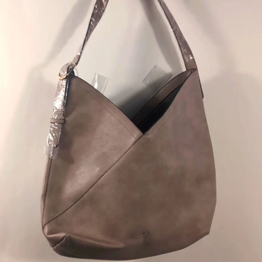 Cluci Chic Tan Shoulder Bag New with tags